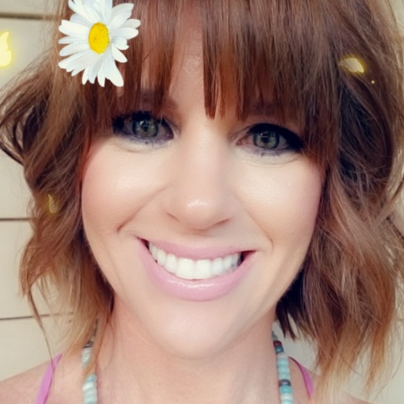 Meet your Posher, Cynthia - Picture 2 of 4